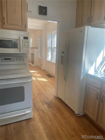 Building Photo - 1143 S Corona St