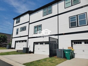 Building Photo - 505 Hampton Xing
