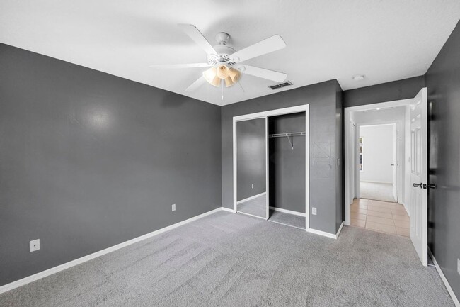 Building Photo - 214 SW Milburn Cir