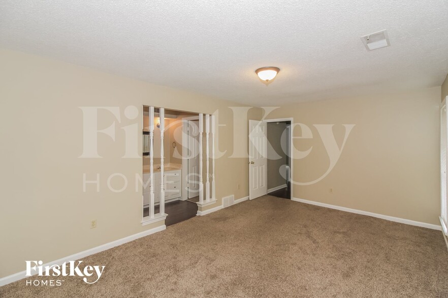 Building Photo - 7161 Oak Chase Ln