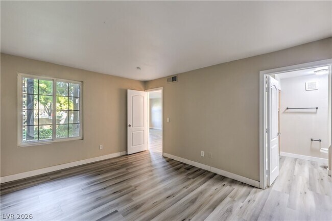 Building Photo - 3145 E Flamingo Rd