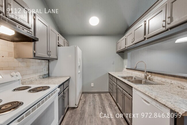 Building Photo - 408 Town N Dr