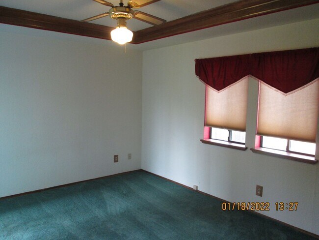 Building Photo - 527 N Washington St