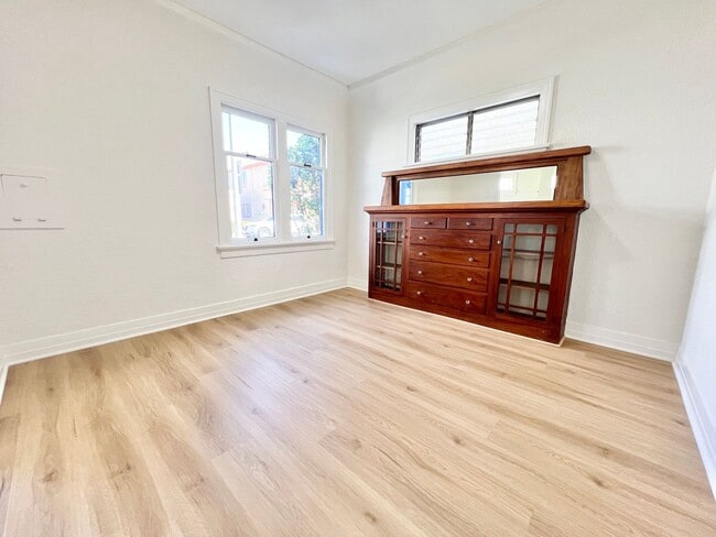 Building Photo - Charming Belmont Shore Bungalow close to 2...
