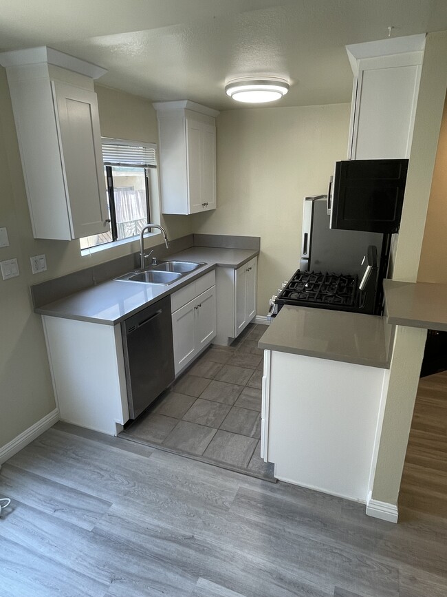 Primary Photo - 1340 N Curson Ave