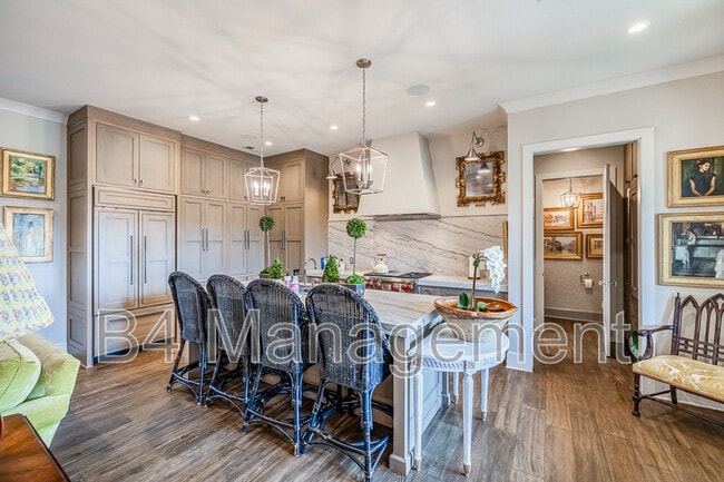 Building Photo - 103 Alester Square