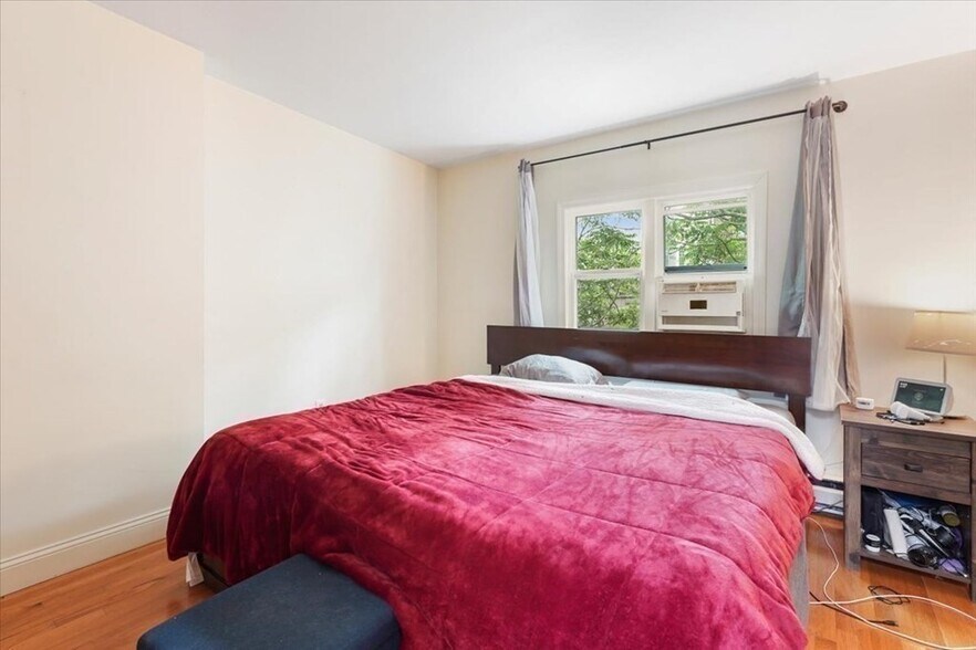 Building Photo - 477 Beacon St