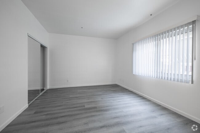 1BR, 1BA - 724SF - Highland Villas