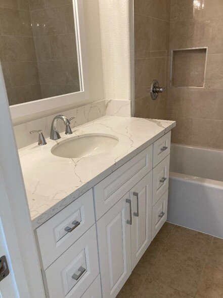 Building Photo - 7030 Paseo Encantada