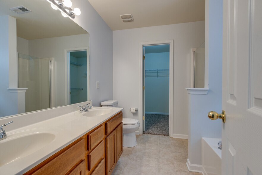 Primary Bathroom - 4017 Cadence Dr
