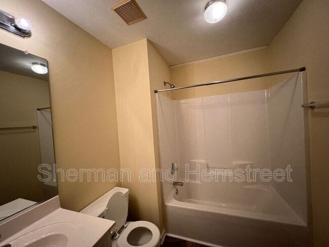 Building Photo - 219 Sassafras Ln
