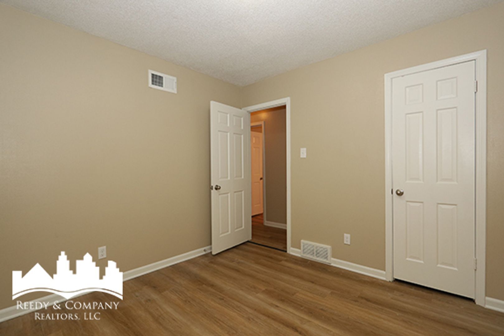 Building Photo - 3054 Pine Allee Cove