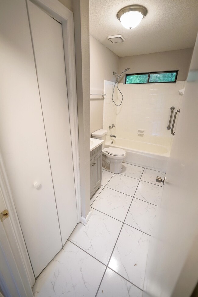 Building Photo - 8407 Lenova Ln