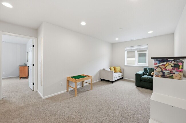 Building Photo - 5765 Mammoth Ln