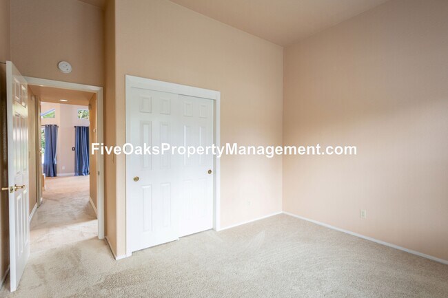 Building Photo - 103 Surbaugh Square