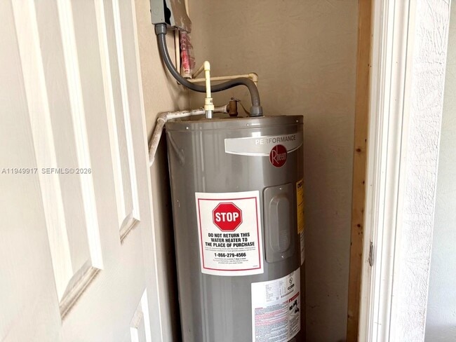 Building Photo - 565 Forrest Dr