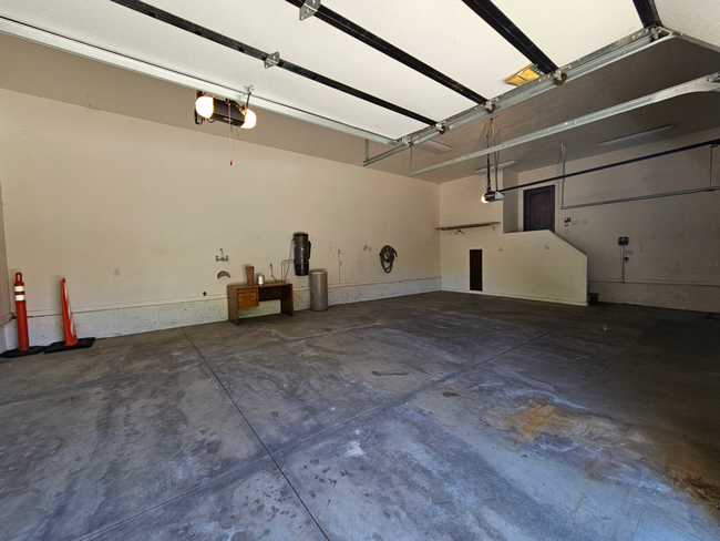 Building Photo - 738 Deer Hollow Rd