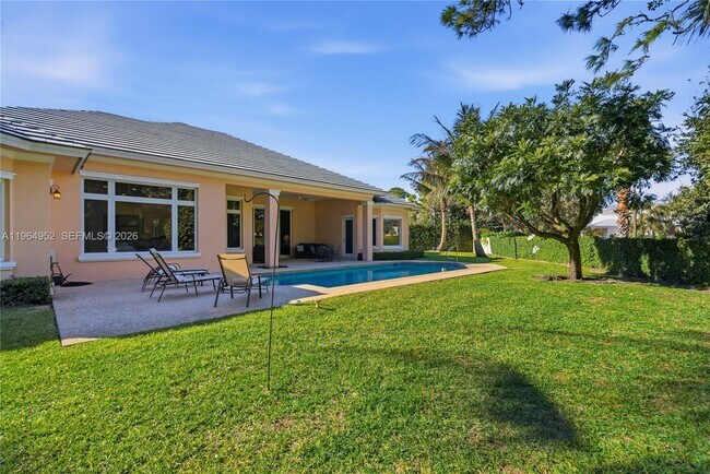 Building Photo - 12012 SE Laurel Ln