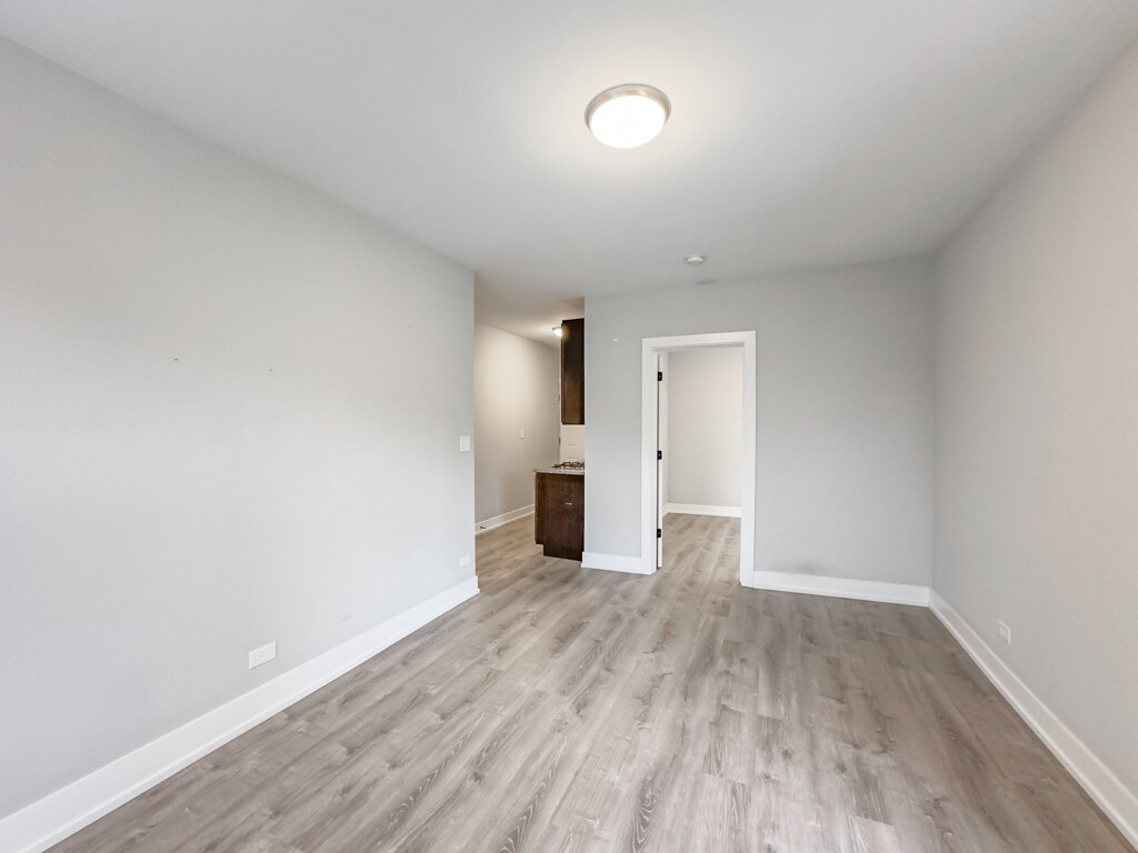 Building Photo - 706 W Brompton