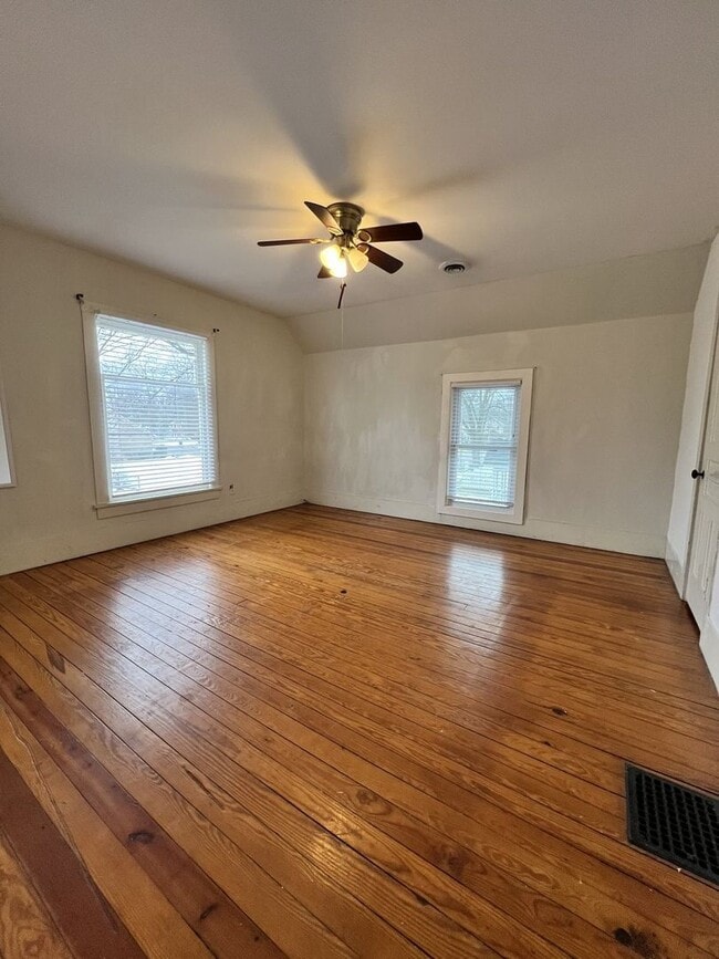 Building Photo - Charming, updated 3-bedroom, 2-bath home in the heart of Allegan