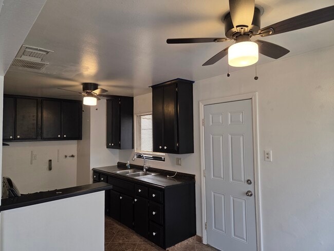 Building Photo - 1716 Sunrise Rd