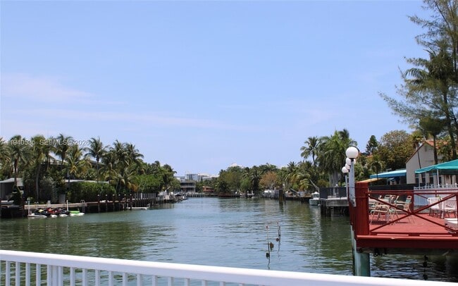 Building Photo - 4710 Pine Tree Dr