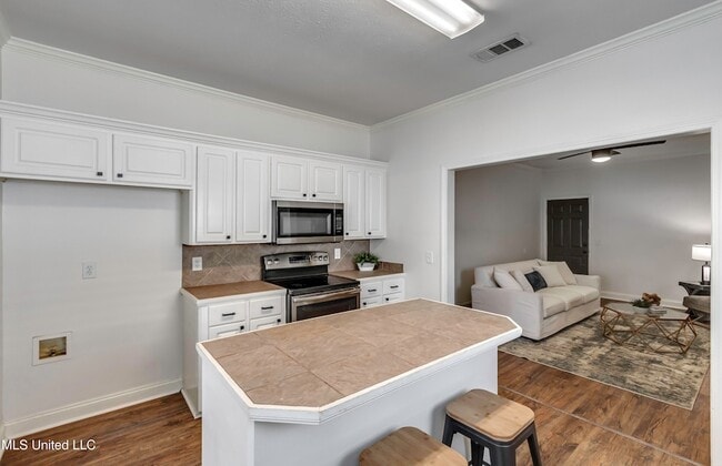 Building Photo - 120 Lennox Pl