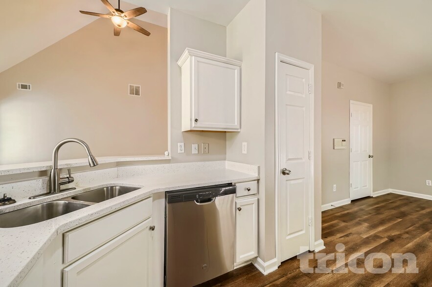 Building Photo - 6863 Timberhead Way