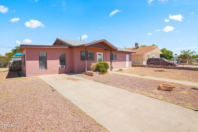 Building Photo - 4913 Sierra Madre Dr