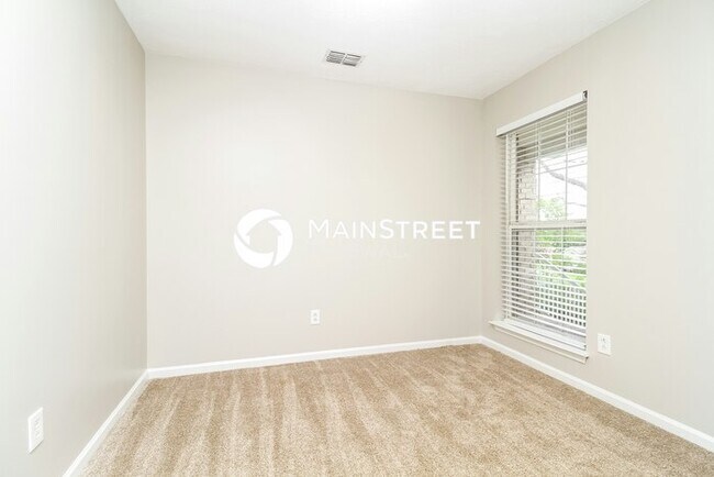 Building Photo - 3 Bedroom Pet-Friendly Home in La Vergne, TN with Main Street Renewal