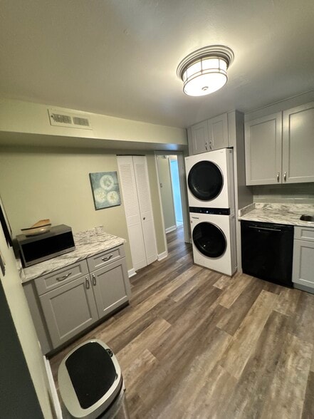 Building Photo - 10118 Little Pond Pl