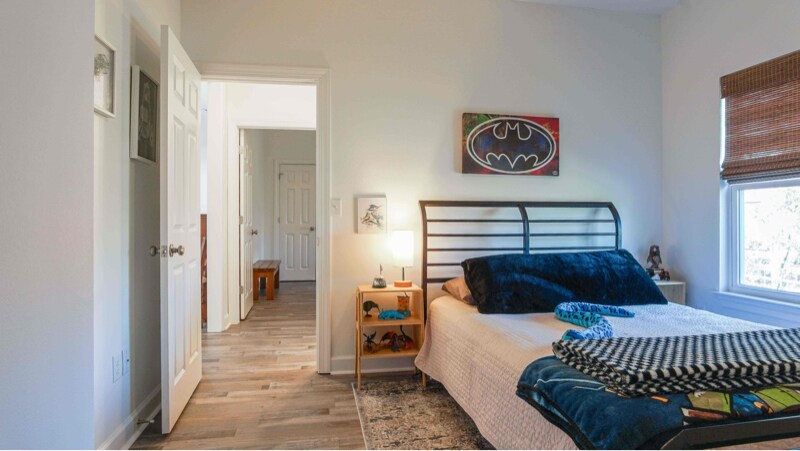 Building Photo - 2910 Clearview Ave