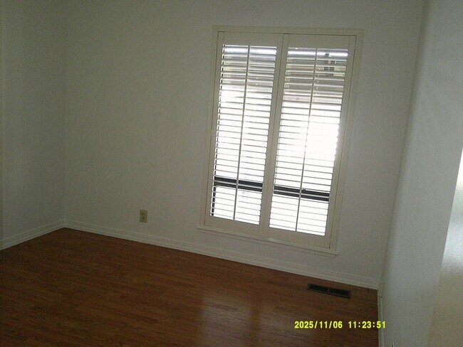 Building Photo - 390 S Almond St