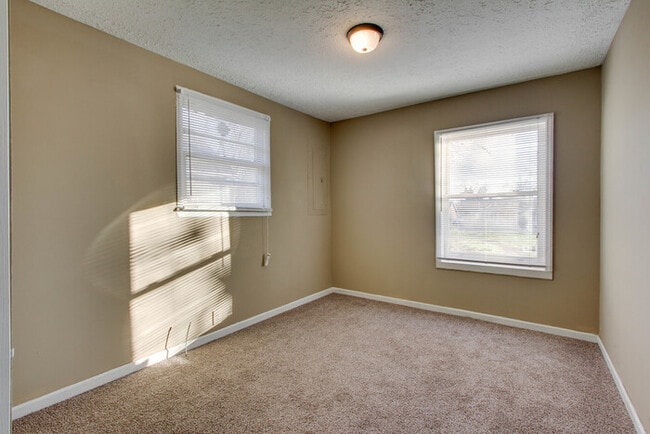 Building Photo - Murfreesboro 4 Bedroom/2 Bath HOUSE near MTSU