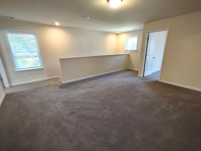 Building Photo - Beautiful Home located in the Starmount Co...