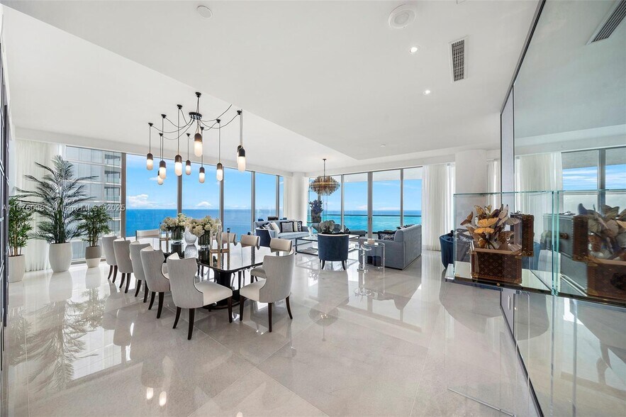 Building Photo - 17901 Collins Ave
