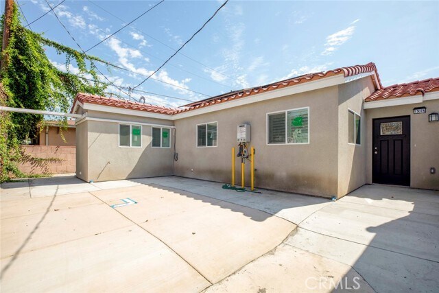 Building Photo - 1307 E Acacia Ave