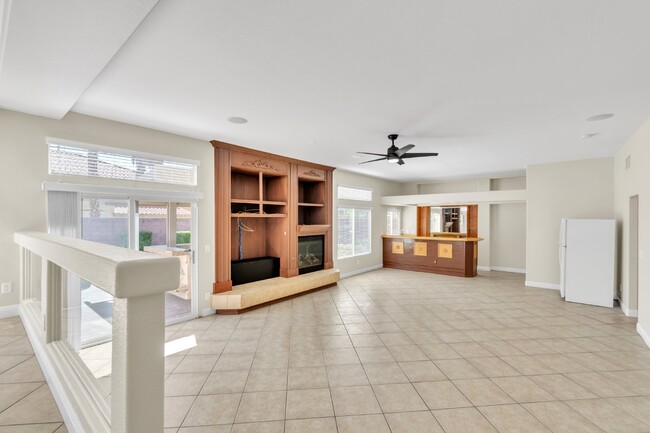 Building Photo - LUXORY 5 BEDROOM 3 1/2 BATH HOME LOCATED I...