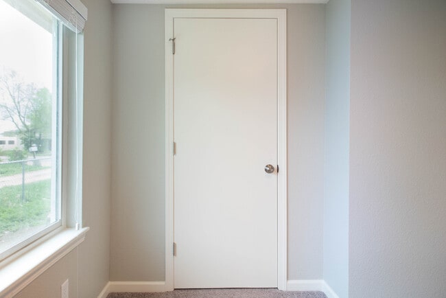 Building Photo - Remodeled home! Granite! SS Appliances!