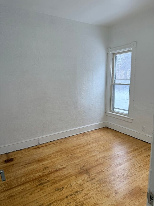 Building Photo - 920 S Jackson St