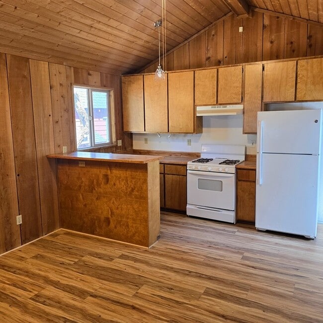 Building Photo - Charming 2-Bedroom + Office Home with Rece...