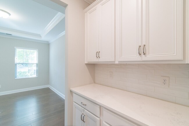Building Photo - Spacious & Elegant 4 Bedroom Home in Fort ...