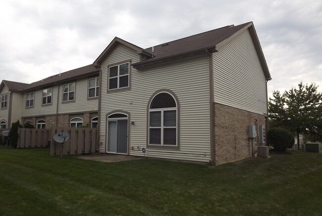 Building Photo - Spacious 2 story Beavercreek Condo