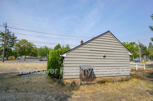 Building Photo - 104 SE 101st Ave