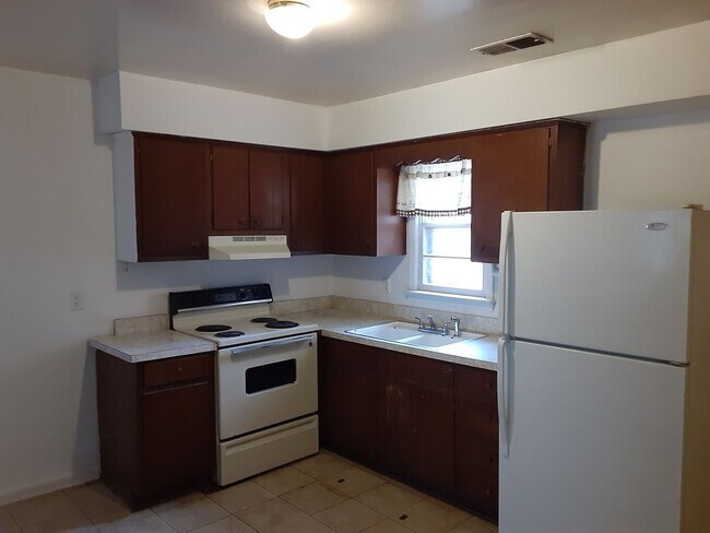 Building Photo - 317-317 Hurdle Dr