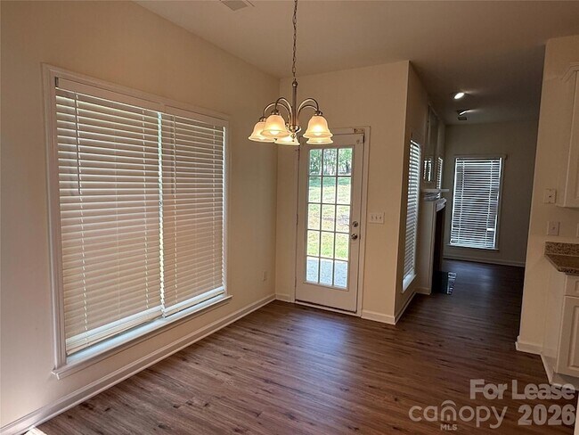 Building Photo - 10411 Hellebore Rd