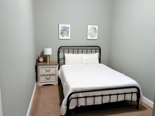 Building Photo - 220 W Market St