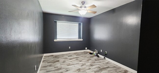 Building Photo - 213 Mango St