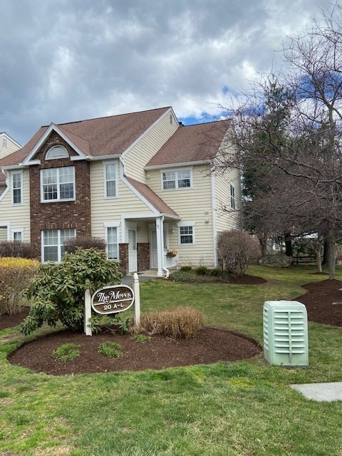 Building Photo - 20 Janet Cir