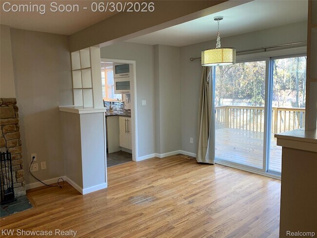 Building Photo - 2050 Wycliffe Ave